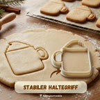 Kakao-Tasse mit Sahne – Weihnachts-Keksausstecher mit Prägung – 7x5cm