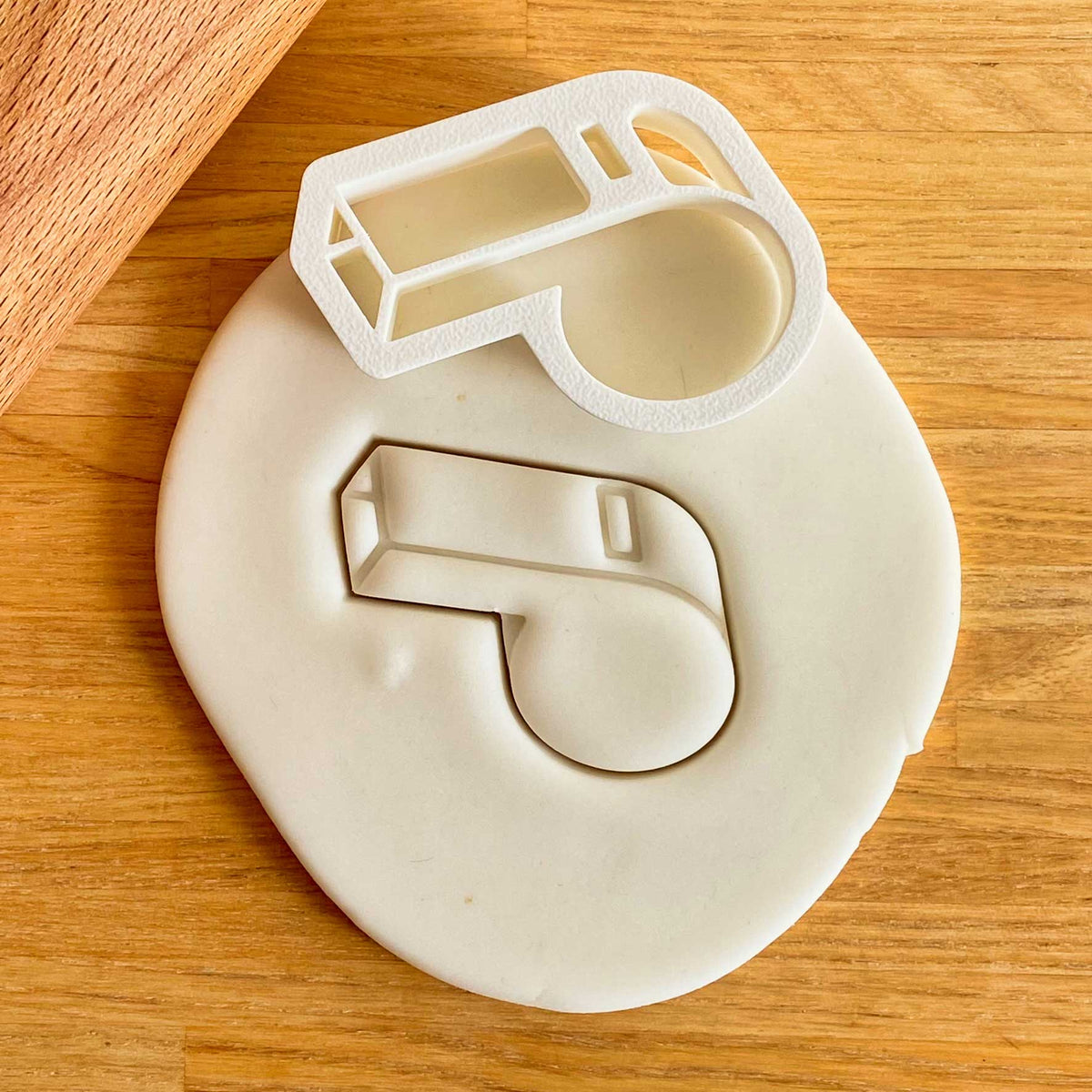 Schiedsrichterpfeife – einfache Prägung-Keksausstecher beim Backen