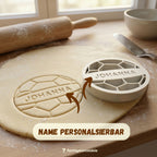 Fußball mit Name-Keksausstecher mit Größenangabe 7 × 7 cm